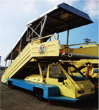 旅客登機扶梯車