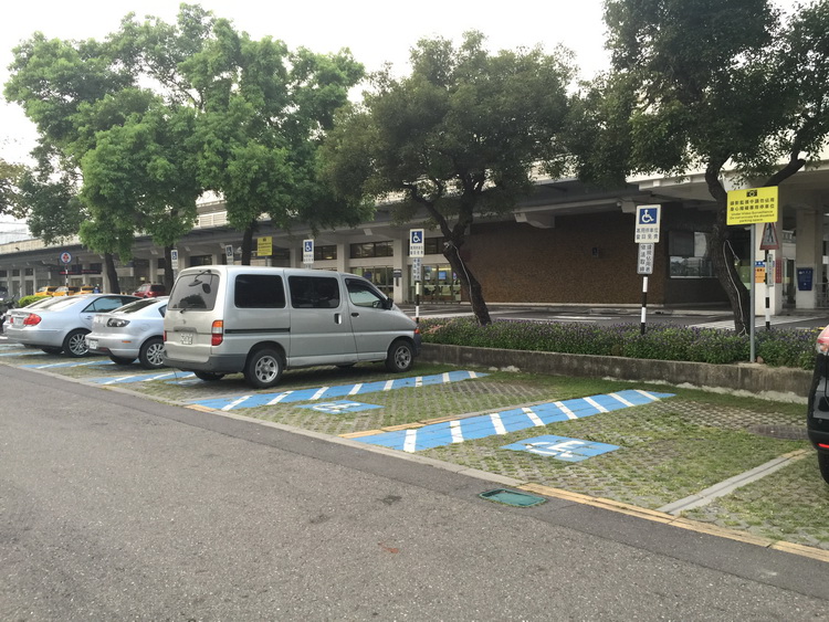 バリアフリー駐車スペース